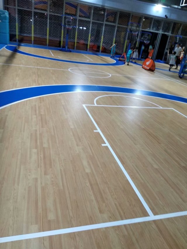 PVC篮球场 诚信体育